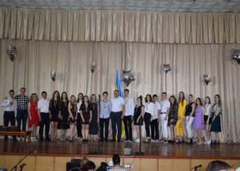 Міський голова вручив медалі золотим та срібним випускникам-медалістам Здолбунівської громади