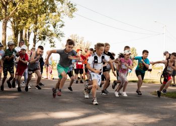 Весело та яскраво: у Здолбунові до Дня Батька провели KIDSзабіг (ФОТО)