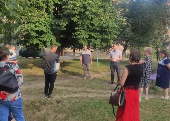 Автостоянка замість стихійного смітника: мер Здолбунівської громади зустрівся з мешканцями
