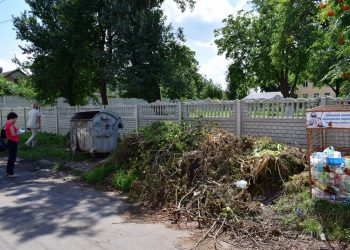 Як починається санітарна очистка громади: у Здолбунові моніторять стан сміттєвих контейнерів