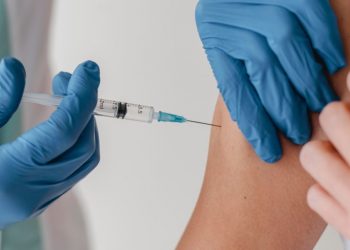 Хто пропустив дату введення другої дози вакцини – мають отримати її якнайшвидше: МОЗ