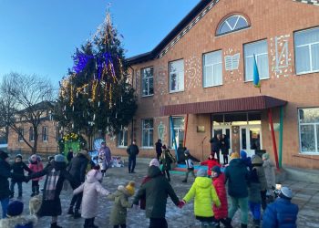 У Глинську та Копиткові відкрили новорічні ялинки (ФОТО)