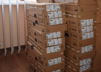 Педпрацівники громади отримають 46 ноутбуків для забезпечення дистанційного навчання